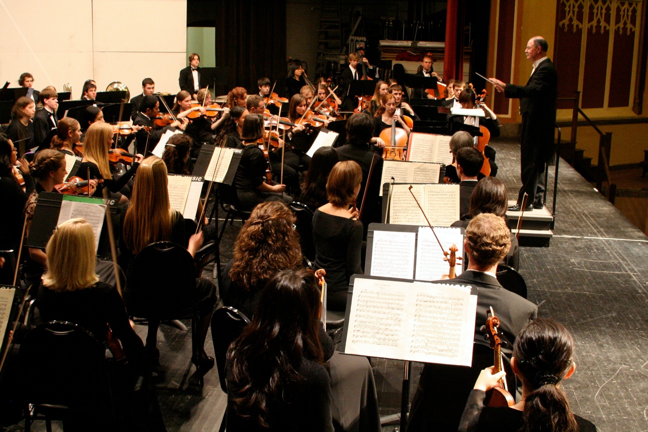 The New River Valley Symphony under the direction of James Glazebrook