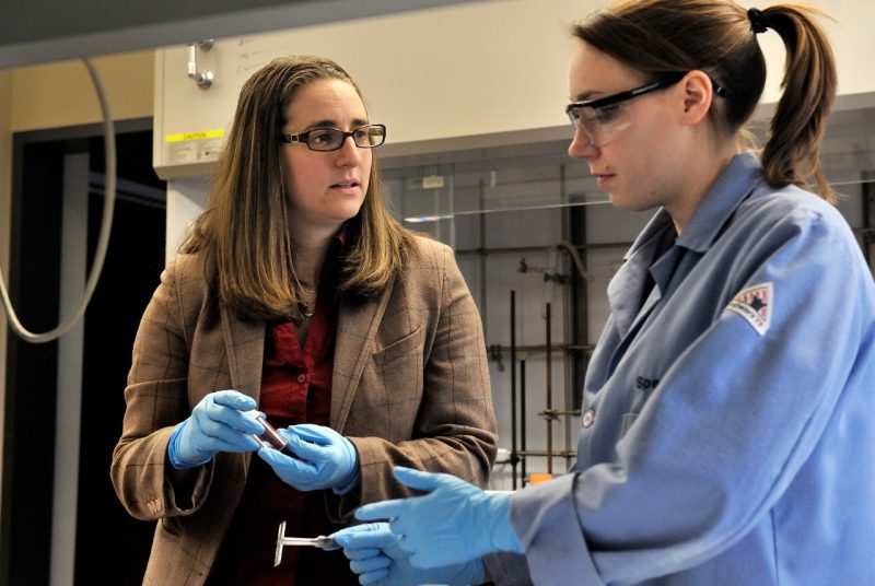 Amanda Morris works in her lab with a student